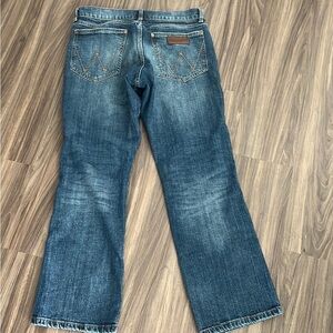 Like new Wrangler Retro jeans!